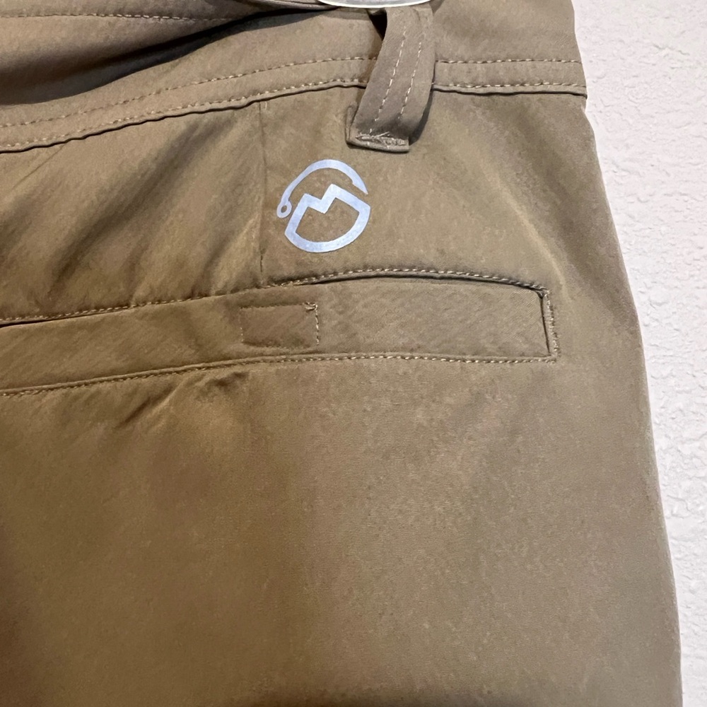 Magellan Outdoors Men's Khaki Cargo Shorts. Size 30” waist - Picture 5 of 5